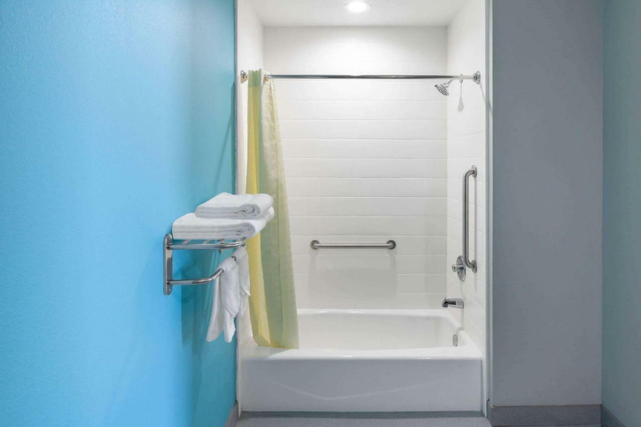Americas Best Value Inn Houston Willowbrook Exteriör bild