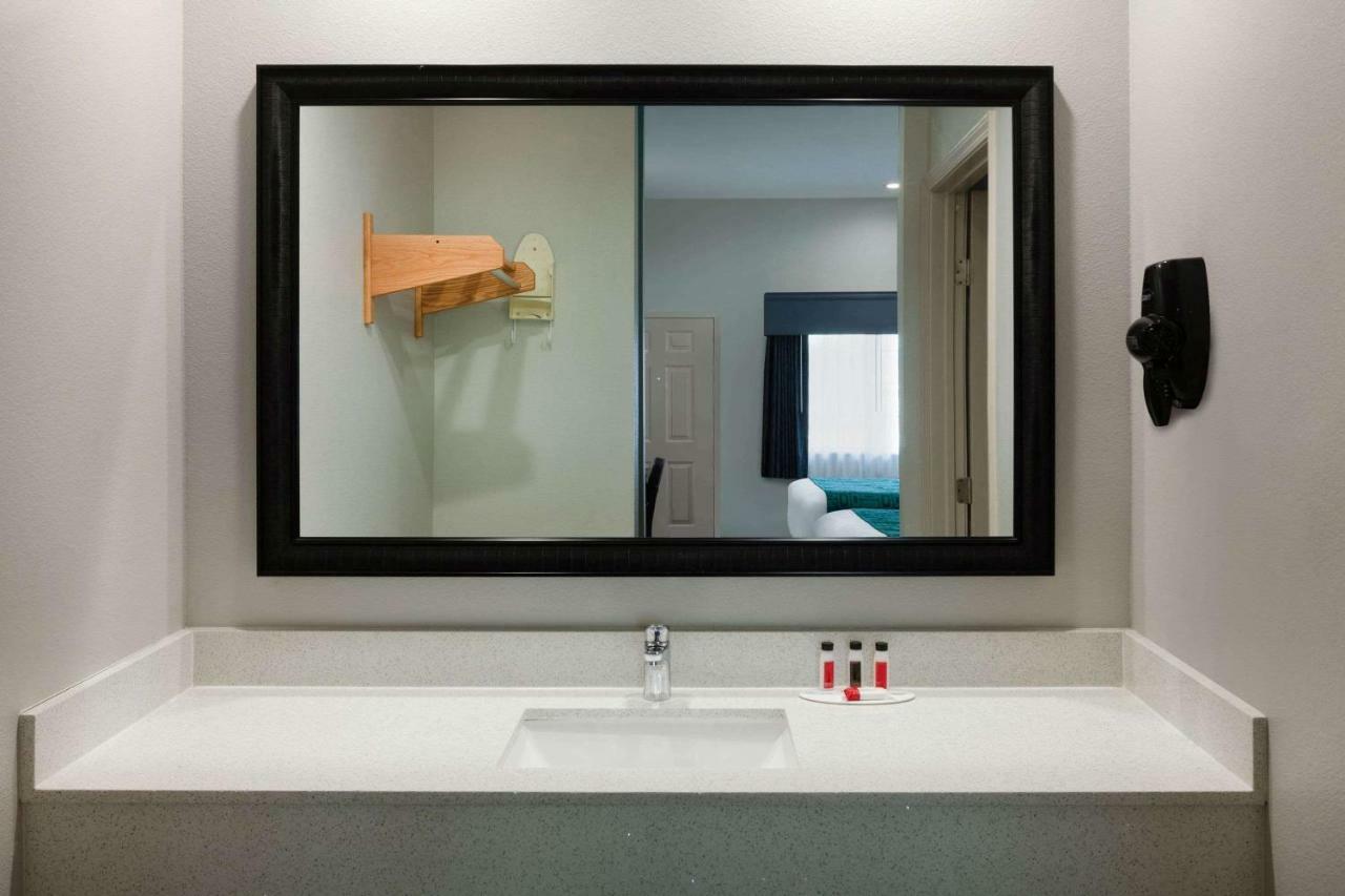 Americas Best Value Inn Houston Willowbrook Exteriör bild